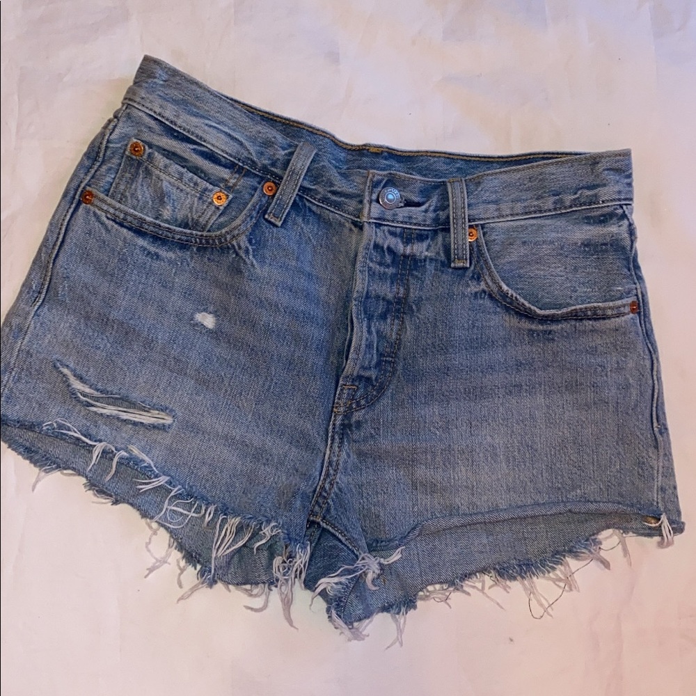 Levi booty shorts